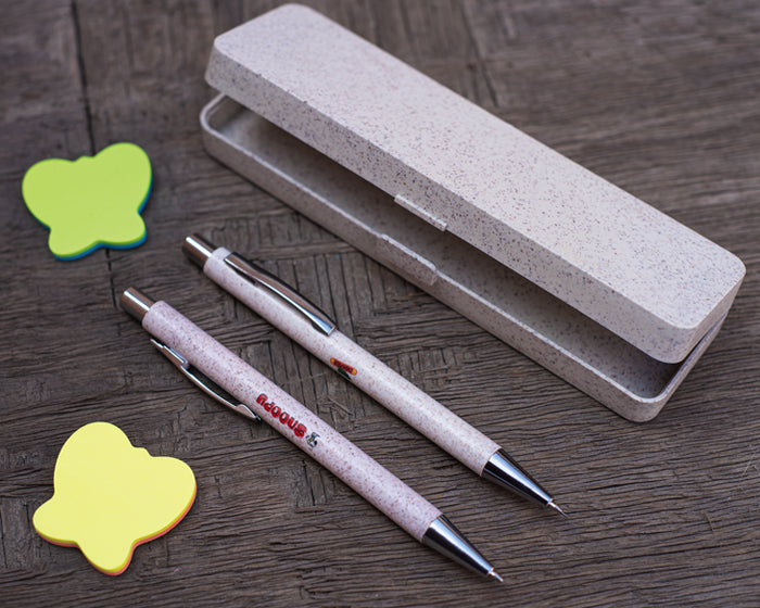 10 sets | Estuche ecológico a base de fibra de trigo. Incluye un bolígrafo y un lapicero con clip y punta metálica. Mecanismo de click, con logo impreso.