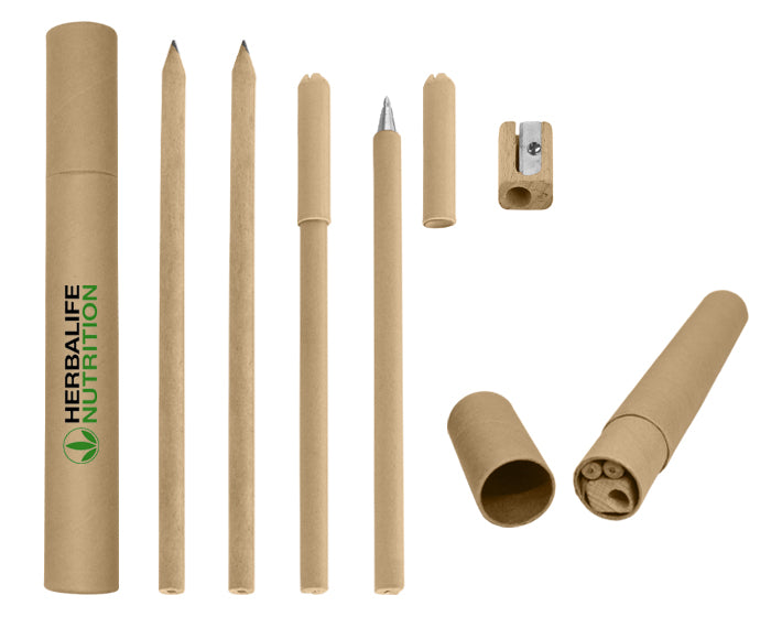 10 sets | Estuche de escritura de papel reciclado con tapa. Incluye: 2 lápices de papel, 2 plumas y un sacapuntas, con logo impreso