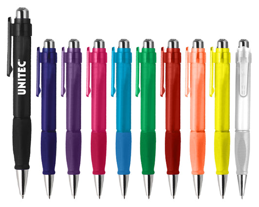 100 piezas | Bolígrafo de plástico en colores traslúcidos, con goma antideslizante y punta cromada. Mecanismo de click, con logo impreso