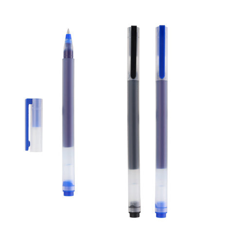 100 piezas | Bolígrafo de plástico con tinta de gel, tapa traslúcida y clip de plástico. La tinta viene del color de la pluma. (negro y azul), con logo impreso.