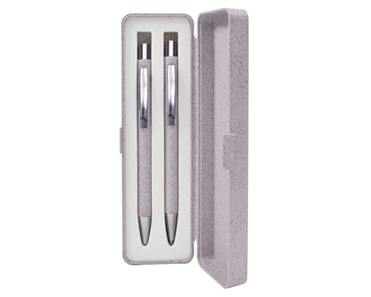 10 sets | Estuche ecológico a base de fibra de trigo. Incluye un bolígrafo y un lapicero con clip y punta metálica. Mecanismo de click, con logo impreso.