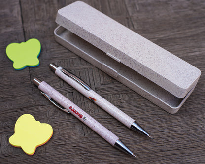 10 sets | Estuche ecológico a base de fibra de trigo. Incluye un bolígrafo y un lapicero con clip y punta metálica. Mecanismo de click, con logo impreso.