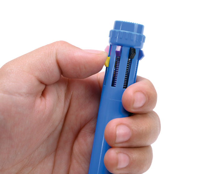 30 piezas | Bolígrafo de plástico multitintas, incluye 8 colores de tinta diferentes, con logo impreso.